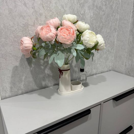 Шкаф и обувница для прихожей в серых тонах