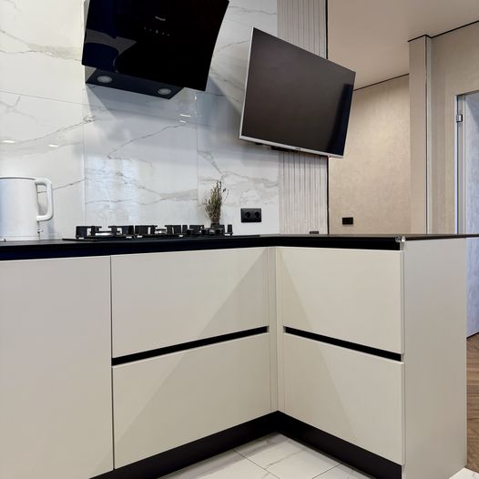 Кухня п-образная в графитовом цвете